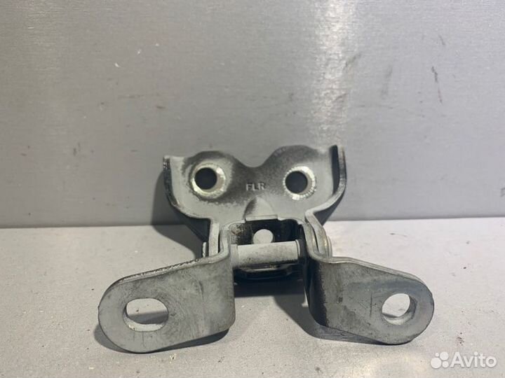 Петля двери Kia Rio