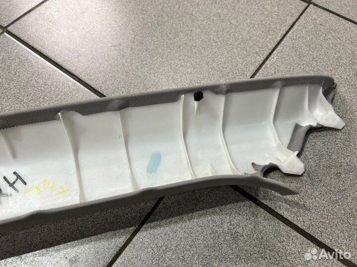 Обшивка стойки кузова передняя правая Toyota Camry