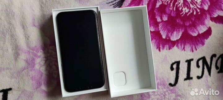 Телефон iPhone 11