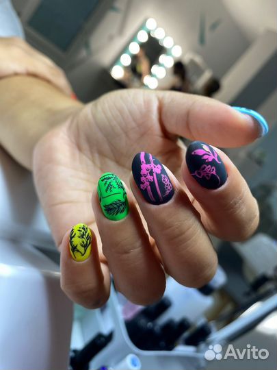 Маникюр педикюр