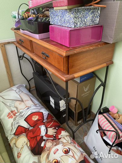 Итальянский журнальный столик и кровать