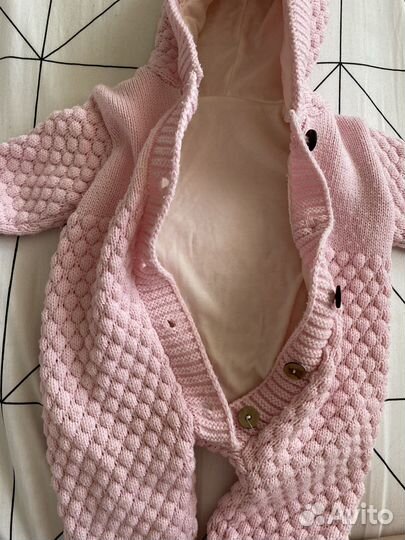 Вязаные комбинезоны для двойни девочек