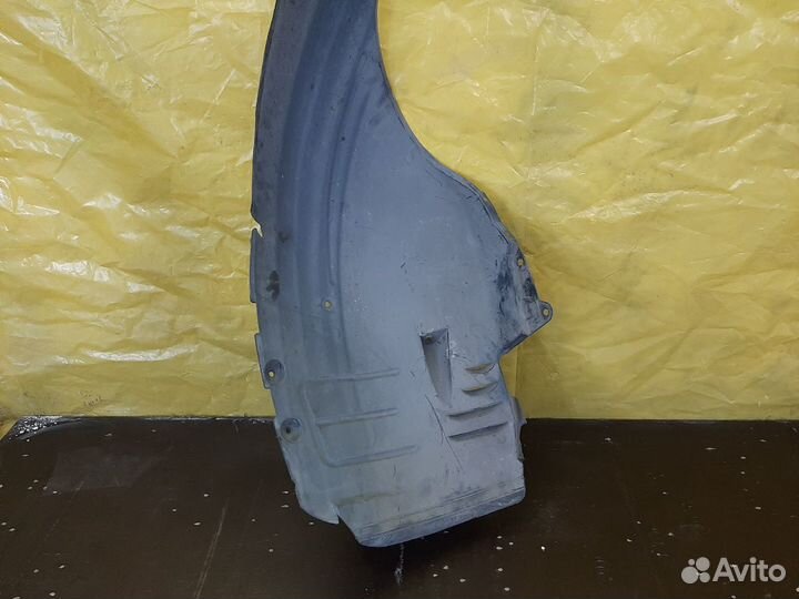 Подкрылок передний левый Mercedes W221