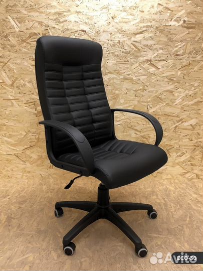 Компьютерное кресло Босс офисное кресло