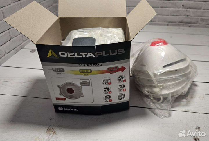 Маска респиратор с клапаном новые 15шт