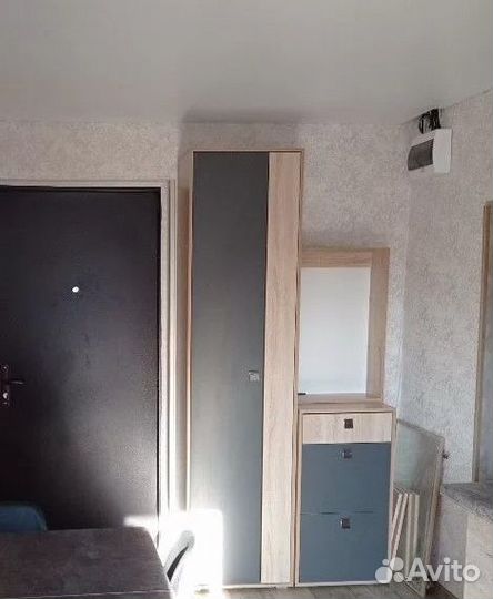 Прихожая со шкафом