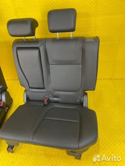 Б/У Сидение - В хорошем состоянииn- Оригиналn- Без