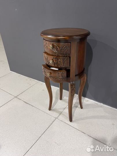 Тумбочка резная прикроватная