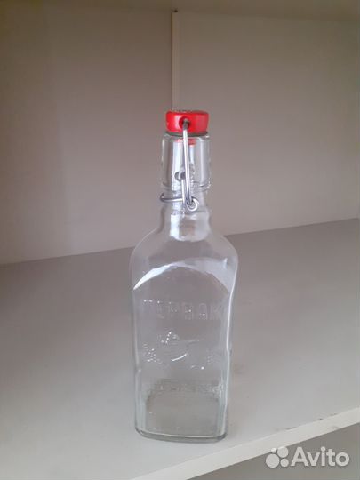 Бутылка с бугельной пробкой