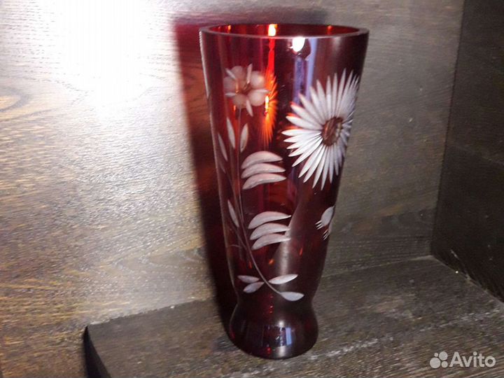 Ваза СССР рубиновое стекло,резьба