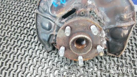 Ступица передняя левая toyota avensis T25 (BDN07K9