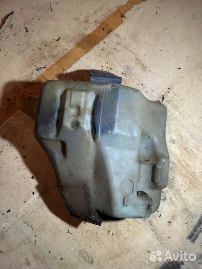 Бачек омывателя passat b4