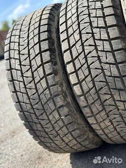 Bridgestone Blizzak DM-V1 275/65 R17