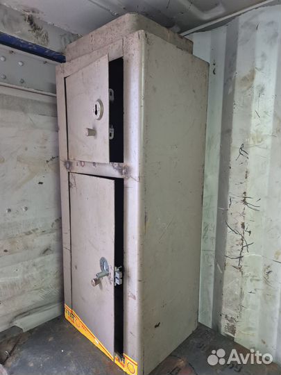 Сейф металлический