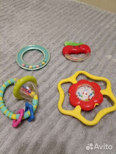 Развивающие игрушки для малышей пакетом