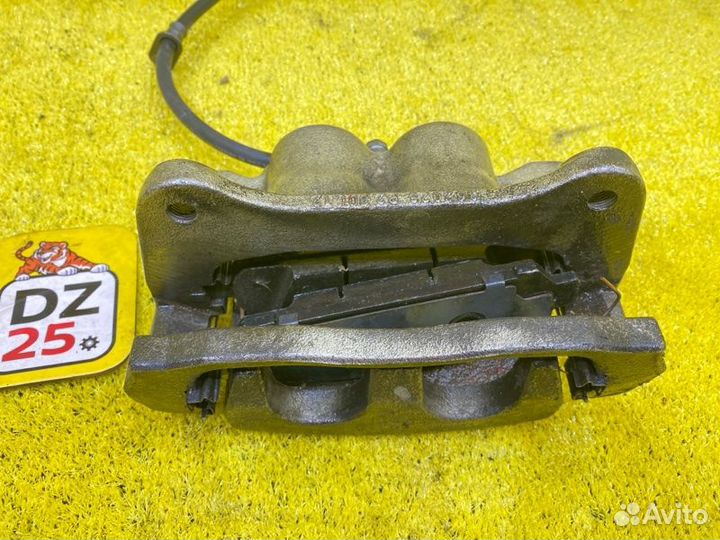 Суппорт передний левый Toyota Venza