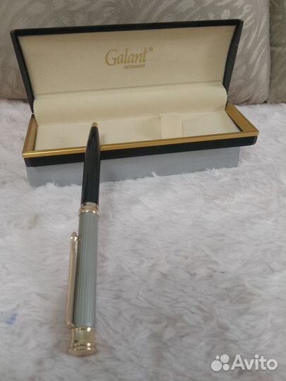 Ручка шариковая подарочная