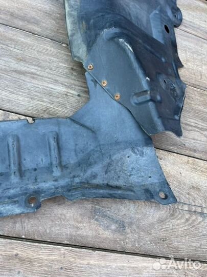 Пыльник двигателя Nissan Almera N16 1.5 2004