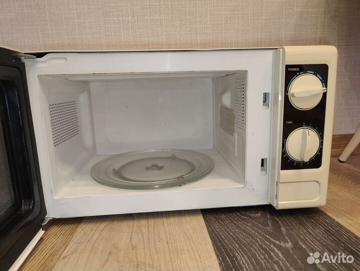 Рабочая микроволновая печь Supra