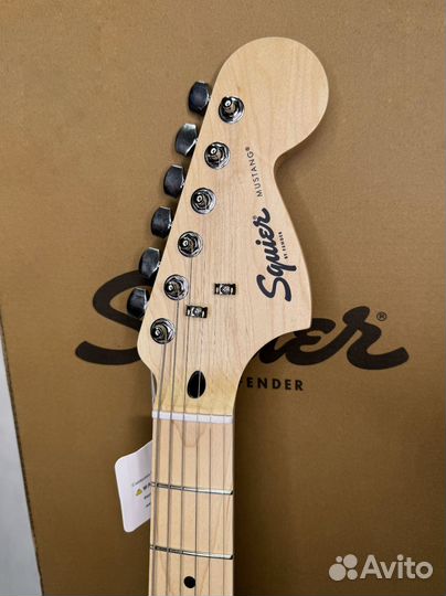 Новая электрогитара Squier Mustang Flash Pink