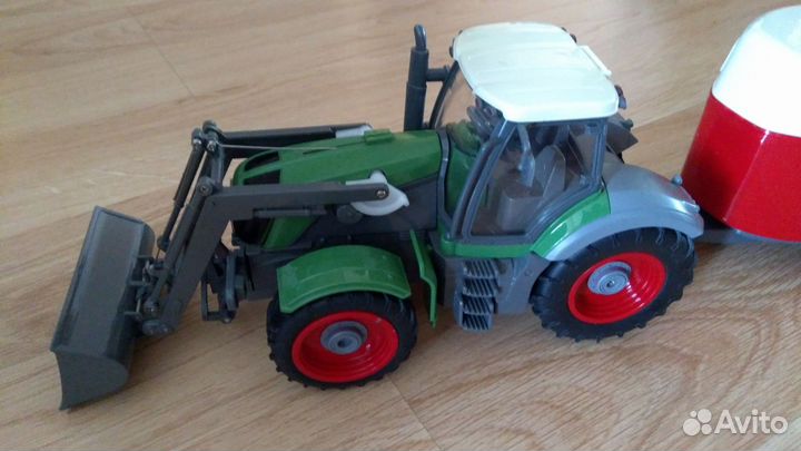 Трактор с прицепом