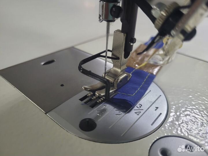 Машина с чистой закрепкой Jack A5E A-WN со столом