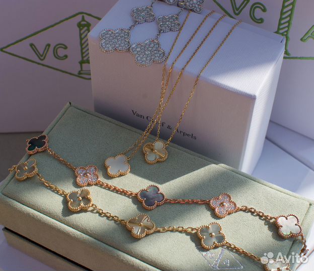 Золотой браслет Alhambra