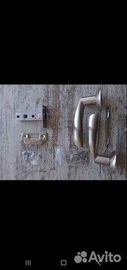 Дверные ручки межкомнатные на розетке с защелкой