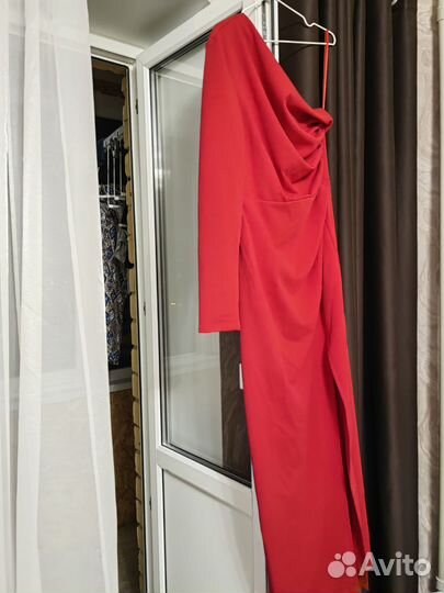 Платье на одно плечо