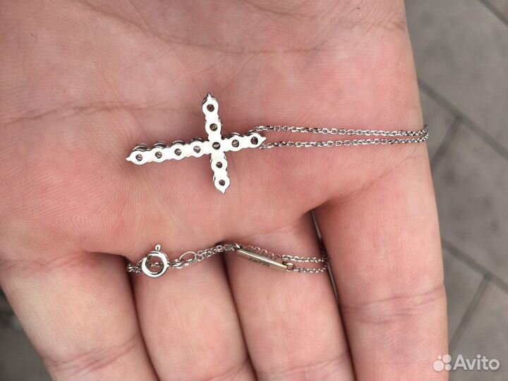 Золотой крестик Graff 1.12 ct