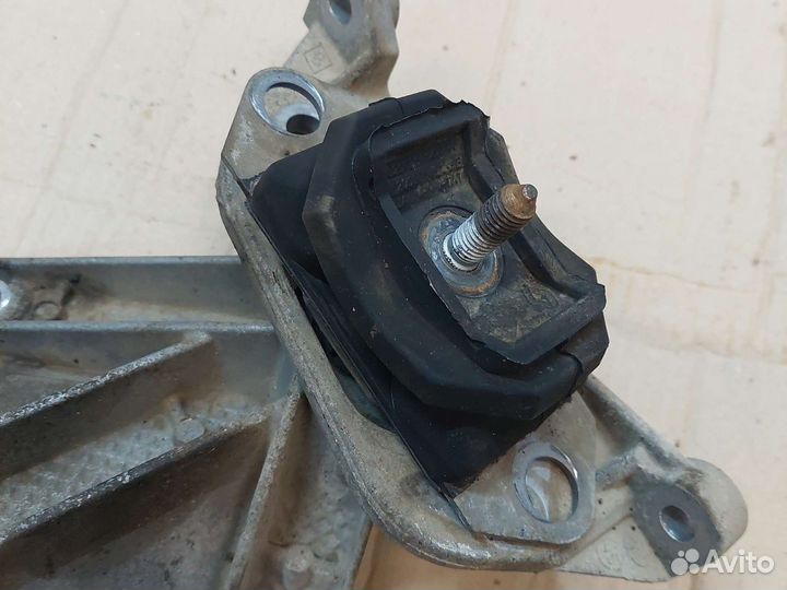 Кронштейн опоры МКПП Renault Megane 2 Logan