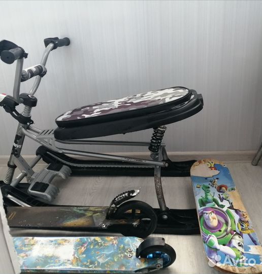 2 самоката, скейборд, снегокат