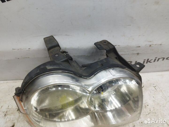 Фара галогеновая правая Jeep Grand Cherokee (WK)