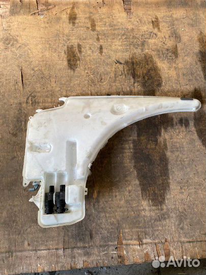 Бачок стеклоомывателя BMW E81 E87 E91 E84