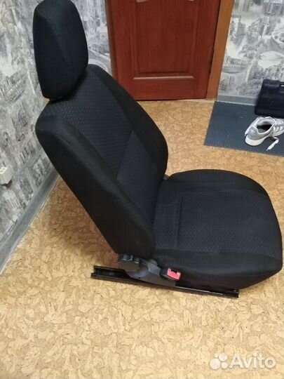 Переднее сиденье на Гранту