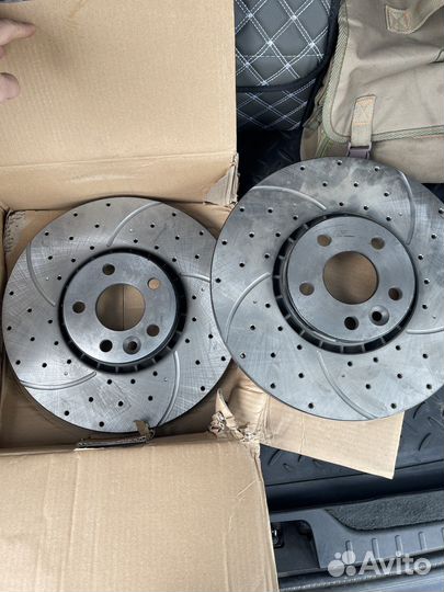 Передние тормозные диски и колодки GR Sport