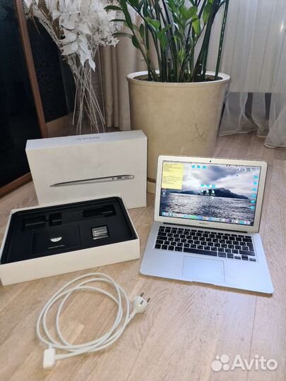 Apple MacBook Air (13- inch, 2017) 251 гб