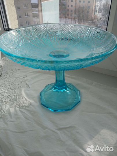 Ваза для фруктов на ножке