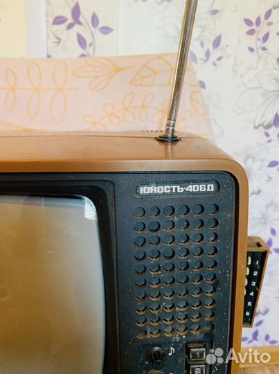 Телевизор юность 406Д