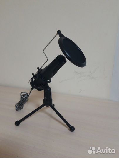 Микрофон Trust GXT 232 mantis