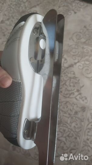 Продам хоккейные коньки