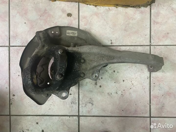 Передний правый кулак Mercedes W213