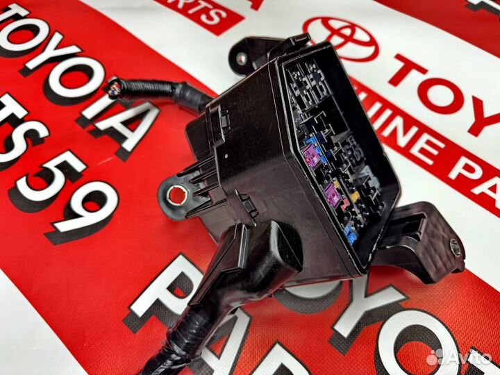 Блок предохранителей Toyota Rav4 XA50