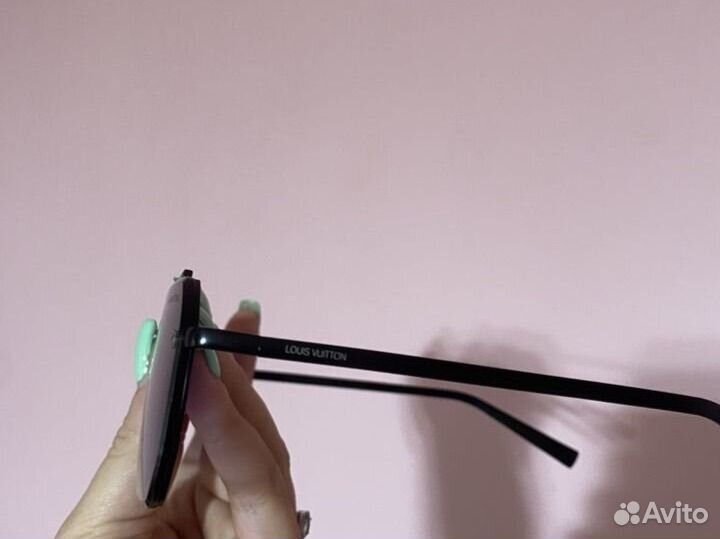 Солнцезащитные очки Louis Vuitton