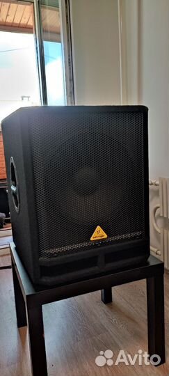 Активный сабвуфер behringer Eurolive vq1500d