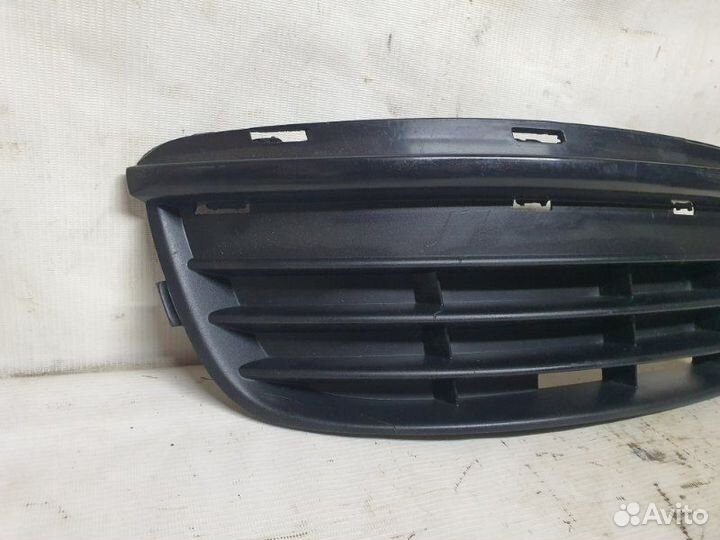 Решетка бампера без птф правая Volkswagen Golf 5