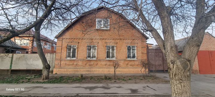 Дом 99 м² на участке 2,7 сот.