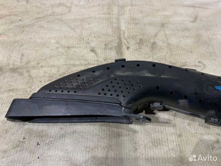 Воздухозаборник (наружный) ford Focus III 2011-201