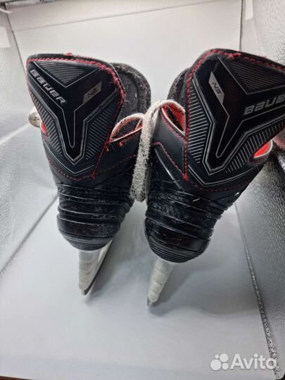 Хоккейные коньки bauer Y11