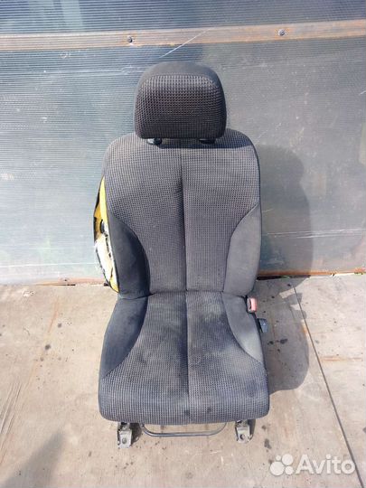 Сиденье переднее правое Nissan Tiida C11